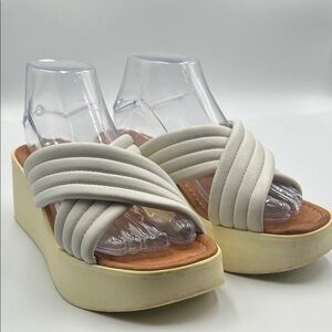 Women's white and cream Platform Sandals size 7 1/2